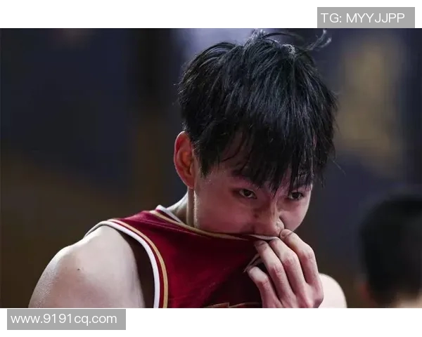 深圳羽毛球队在杯赛积分榜上以100分稳居第一展现强劲实力